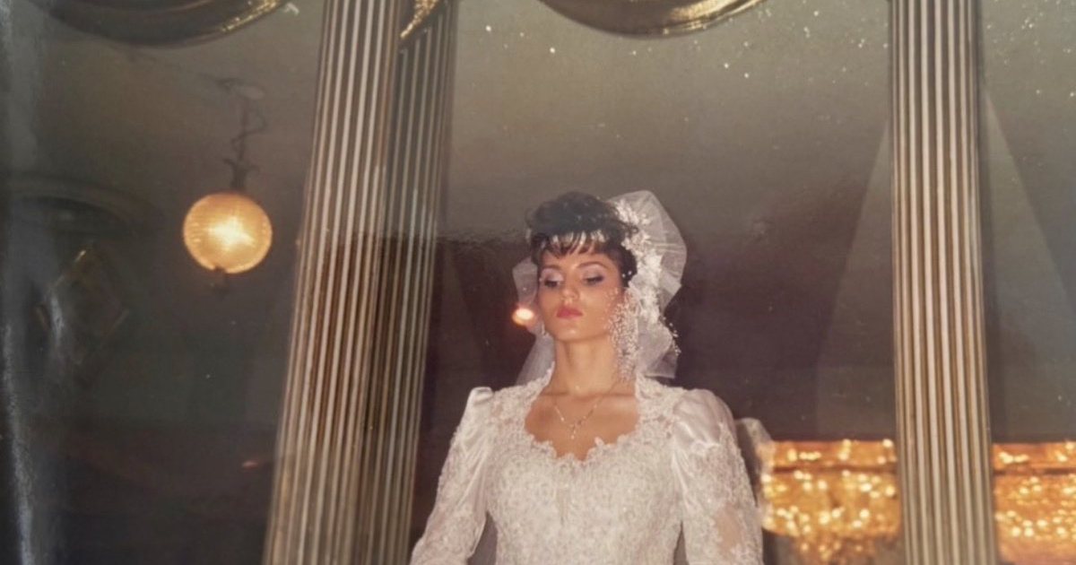  A ishte mamaja jote e lumtur që ndodhej aty    Ndjekësit ndërkombëtarë komentojnë fotografitë e dasmës së prindërve të këngëtares Bebe Rexha
