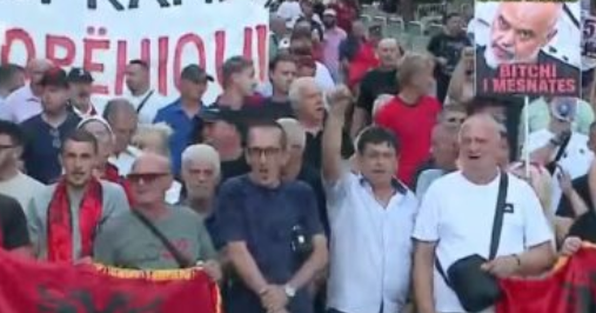 Protestat kundër qeverisë  Nis marshimi drejt Kryeministrisë  Ju erdhi fundi 