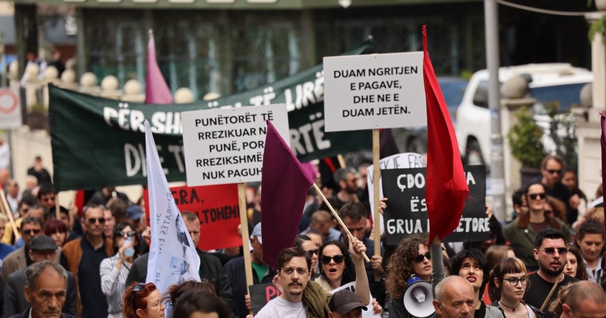 1 maji  Punëtorët në Kosovë protestojnë për të drejtat e tyre  kërkojnë rritjen e pagave