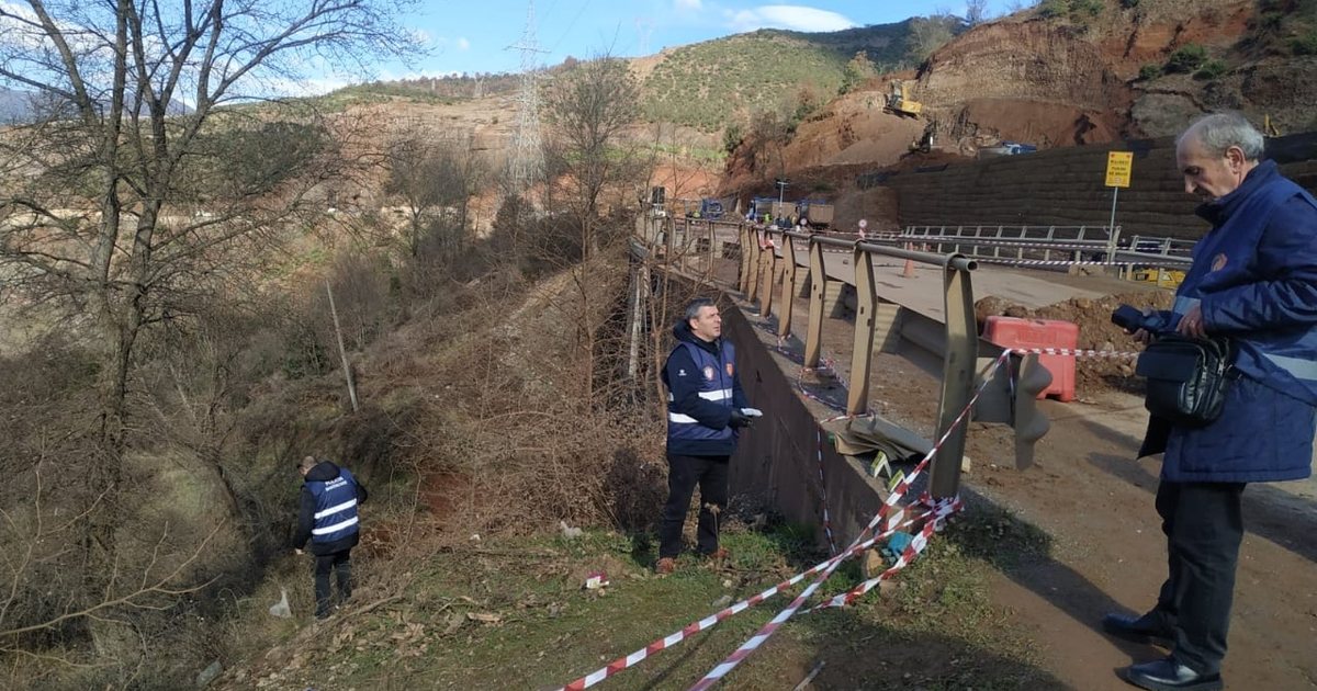 Rrëshqitja në aksin Përrenjas Librazhd  Prokuroria e Elbasanit nis hetimet pas bllokimit të rrugës nacionale