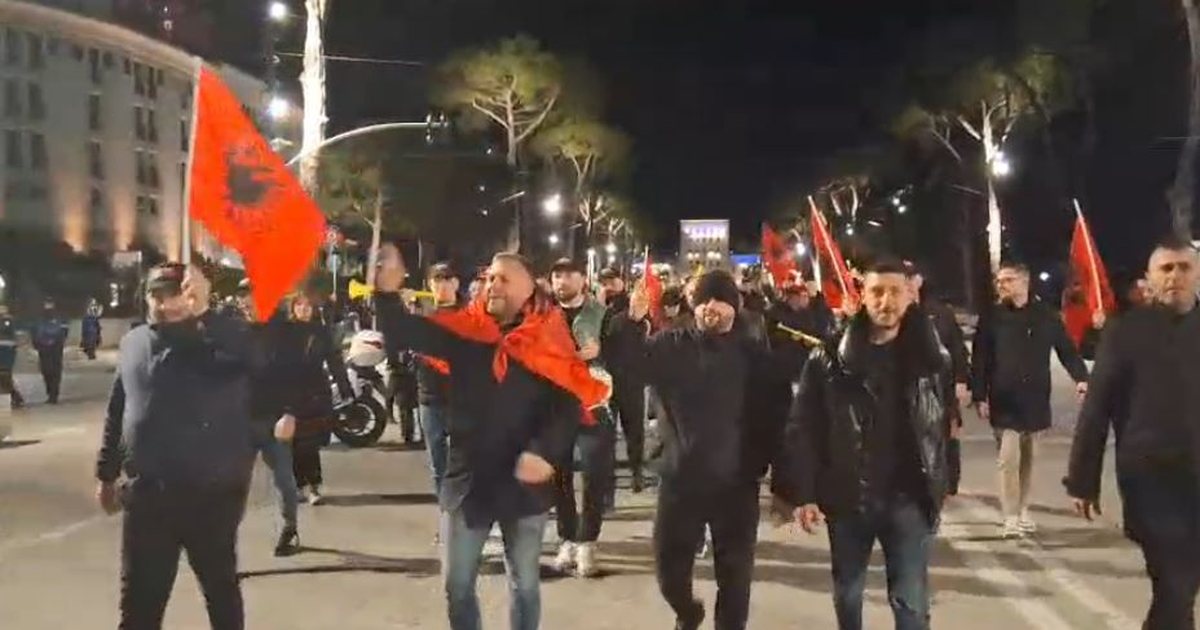  Shqipëria Bëhet  mblidhet para Kryeministrisë për protestën e rradhës  Qytetarët  Edi Rama frikacak  Dorëheqje