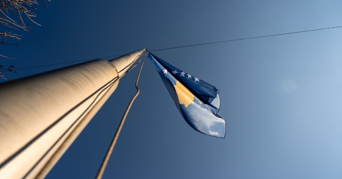 Ishin arrestuar për cënim të sigurisë kombëtare  Kosova dëbon dy pjesëtarë të Ministrisë së Brendshme të Serbisë  u ndalon hyrjen për 5 vjet