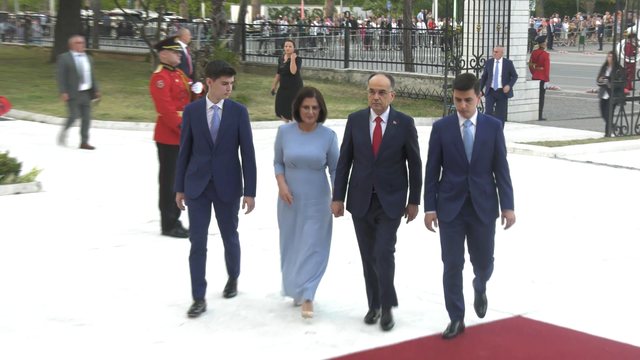 VD- Yuri Kim mungon në betim dhe ceremoni, pamje nga 'cocktail'