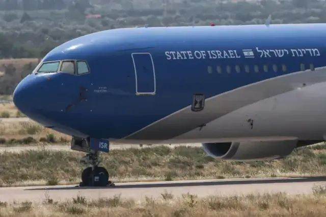 FOTO/ Frika nga sulmet e Iranit, aeroplani i Netanyahut transporton drejt
