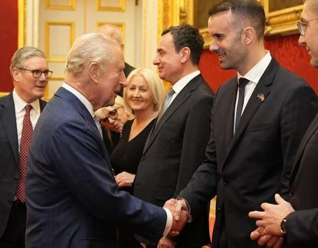 FOTOLAJM/ Pas përplasjes në distancë, Rama dhe Kurti në