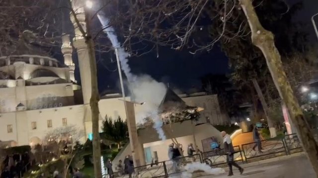 FOTOLAJM/ Molotovët dhe gazi lotsjellës nuk “ndalin”