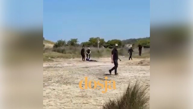 Banor&euml;t e Zv&euml;rnecit dalin n&euml; protest&euml;/ Policia i t&euml;rheq