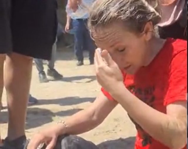 Banor&euml;t e Zv&euml;rnecit dalin n&euml; protest&euml;/ Policia i t&euml;rheq