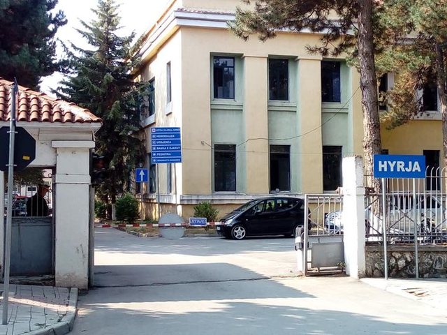 Plagosje me thik&euml; n&euml; Kor&ccedil;&euml;, 23-vje&ccedil;ari refuzon