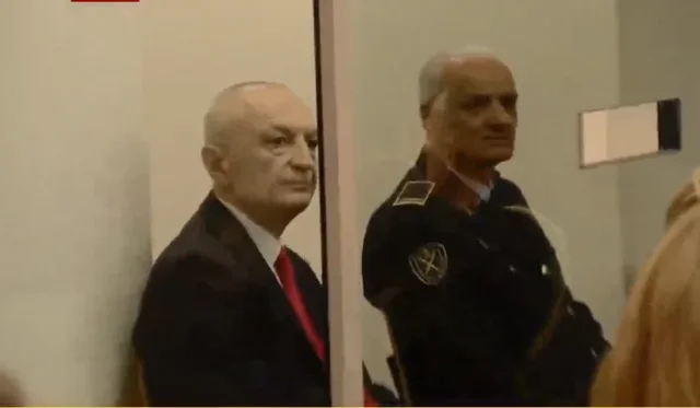 Ndarja nga jeta e atit, ish-presidenti Meta reagon nga qelia: Ceremonia mortore