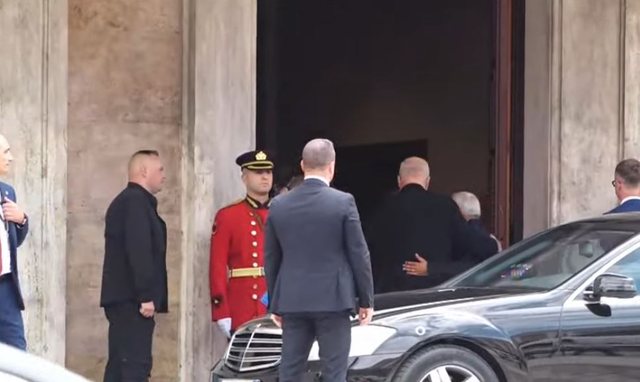 Turi n&euml; Ballkan/ Ant&oacute;nio Costa mb&euml;rrin n&euml; Tiran&euml;,