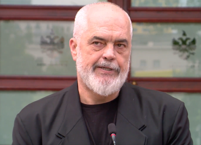Burgun apo dor&euml;heqje? Rama kapet me gazetarin: Nuk meriton p&euml;rgjigje