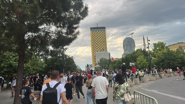 Protesta e kat&euml;rt kund&euml;r projektit n&euml; Zv&euml;rnec/