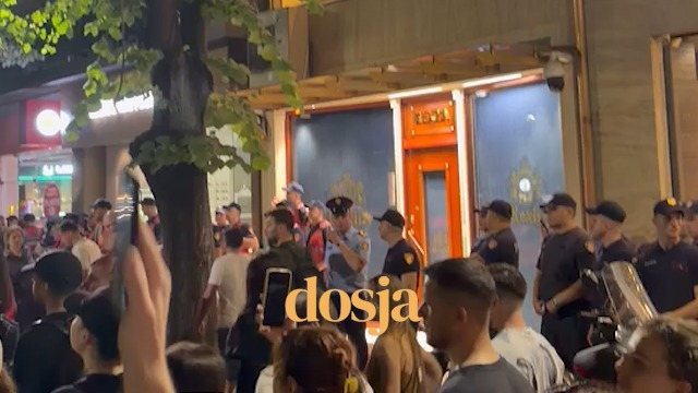 VIDEO/ Protestuesit marshojn&euml; drejt zon&euml;s s&euml; Bllokut,