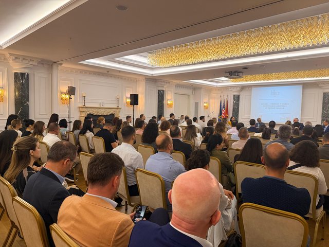 Mbrojtja e t&euml; dh&euml;nave personale n&euml; epok&euml;n e