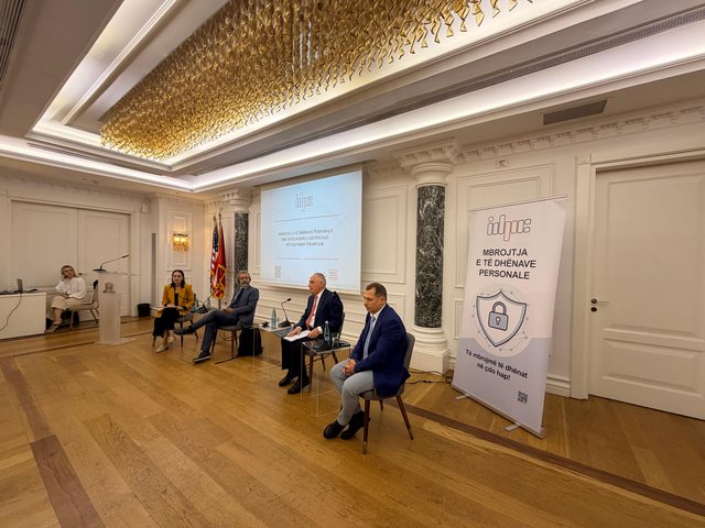 Mbrojtja e t&euml; dh&euml;nave personale n&euml; epok&euml;n e