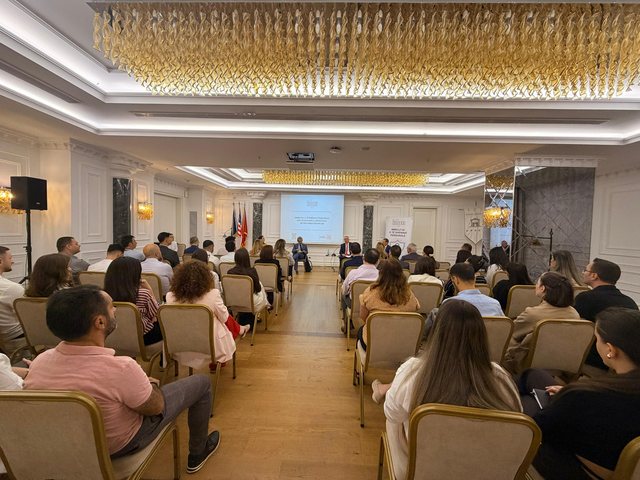 Mbrojtja e t&euml; dh&euml;nave personale n&euml; epok&euml;n e