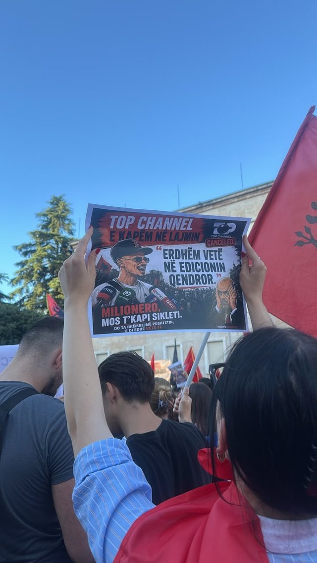 Protest&euml; masive kund&euml;r projektit n&euml; Zv&euml;rnec/ Qytetar&euml;t