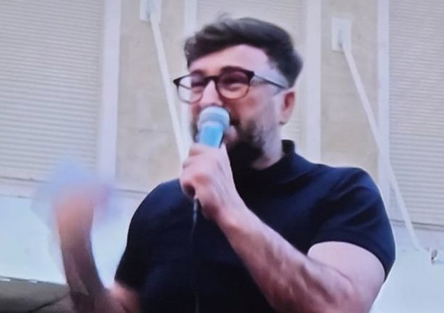 Pedagogu nga protesta: Shqip&euml;ria po humbet t&euml; rinjt&euml;! Kriza