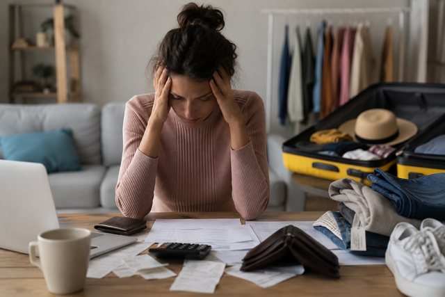 Eurostat: 35% e shqiptar&euml;ve nuk p&euml;rballojn&euml; qirat&euml;, faturat,