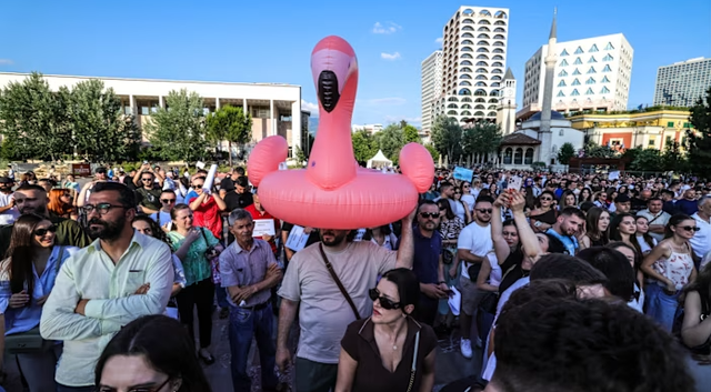 Financial Times: Resorti luksoz i planifikuar i familjes Trump shkakton protesta