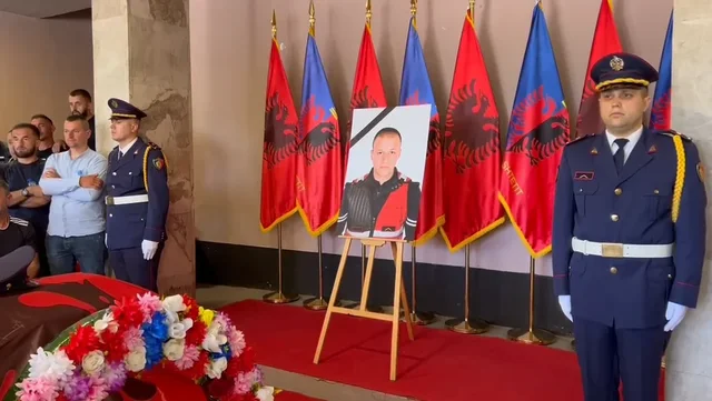 Nisin homazhet p&euml;r policin q&euml; u vra n&euml; krye t&euml; detyr&euml;s