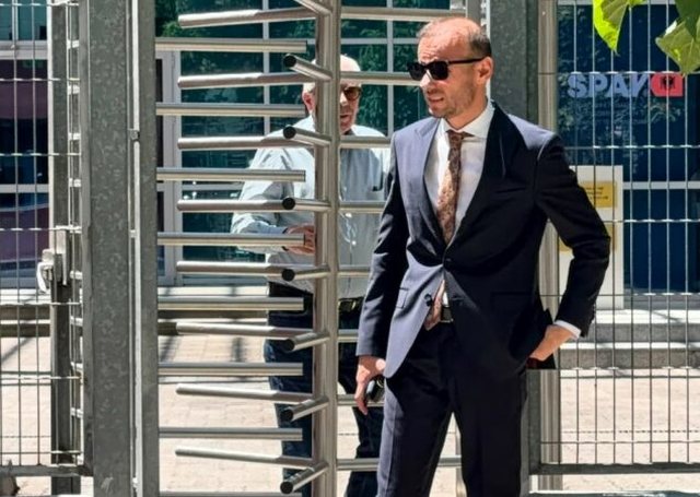 Biznesmeni Pandeli Carapuli zyrtarisht n&euml;n hetim p&euml;r pastrim parash,