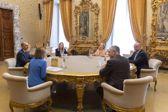 Z&euml;vend&euml;sguvernatorja e Par&euml; e Bank&euml;s s&euml;