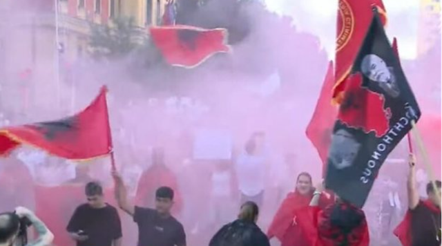 Mij&euml;ra protestues para Kryeministris&euml;/&nbsp;Bulevardi
