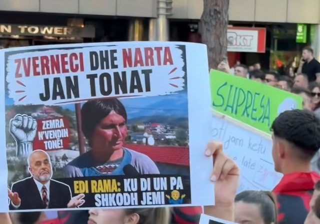 Mij&euml;ra protestues para Kryeministris&euml;/&nbsp;Bulevardi