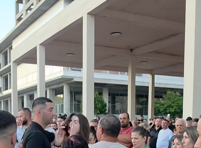 SKANDAL n&euml; Vlor&euml;/ E reja b&euml;n thirrje kund&euml;r Ram&euml;s,