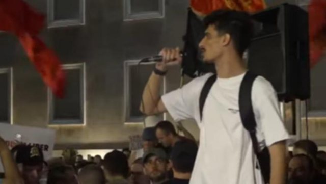 I riu shp&euml;rthen me poezi kund&euml;r politik&euml;s: Ku do mbyteni o