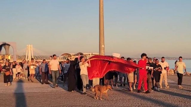 Qytetar&euml;t n&euml; Durr&euml;s protest&euml; p&euml;r nd&euml;rtimin e