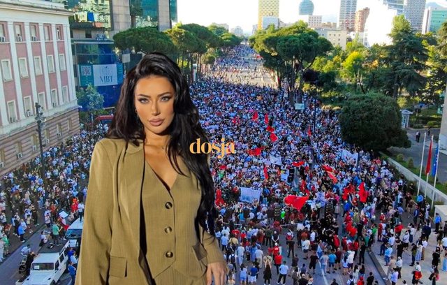 Protesta p&euml;r Zv&euml;rnecin/ K&euml;ng&euml;tarja Ronela Hajati shtyn