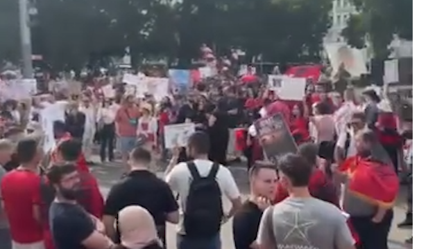 VIDEO/ Protesta e diaspor&euml;s kund&euml;r projektit n&euml; Zv&euml;rnec/