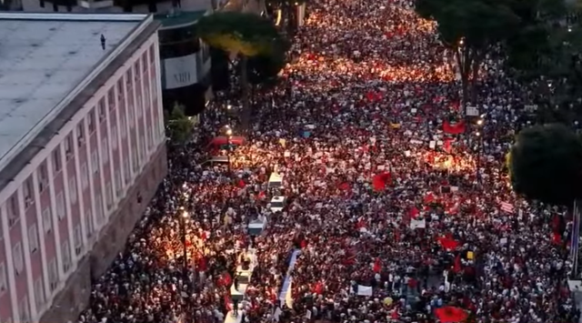 "Free Albania"/ Protestuesit sqarojn&euml; mediat