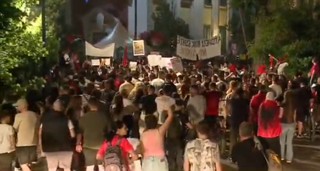 Protestuesit nisin marshimin n&euml; rrug&euml;t e kryeqytetit: &Ccedil;ohuni