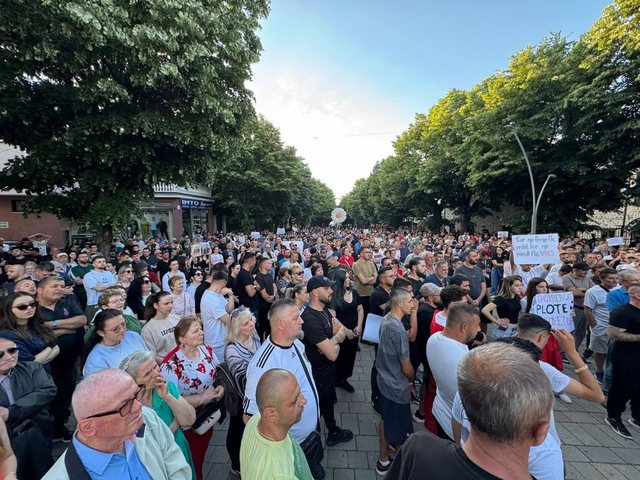 Protesta q&euml; shnd&euml;rroi zhg&euml;njimin edhe dhimbjen n&euml; nj&euml;