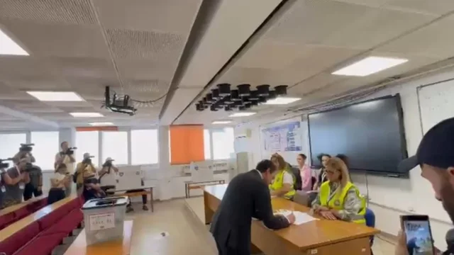 VIDEO/ Zgjedhjet parlamentare n&euml; Kosov&euml;, voton Kurti: Sot vendosin ata