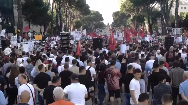 Sot dita e 8 e revolt&euml;s, nis organizimi i protestuesve n&euml; sheshin