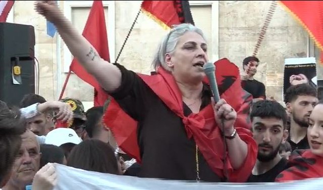 &ldquo;Emigrant&euml;t t&rsquo;i bashkohen protest&euml;s&rdquo;/ Shp&euml;rthen