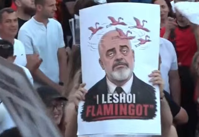 &ldquo;Rama i l&euml;shoi flamingot&rdquo;/ Pankartat pikante n&euml;