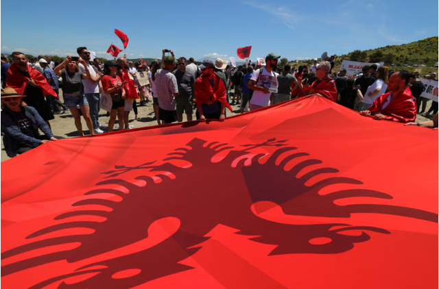 "Mund tu kushtoj&euml; an&euml;tar&euml;simin n&euml; Union"/