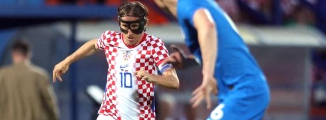 Luka Modri&ccedil; sh&euml;non, Kroacia mposht Sllovenin&euml; n&euml; ndeshjen
