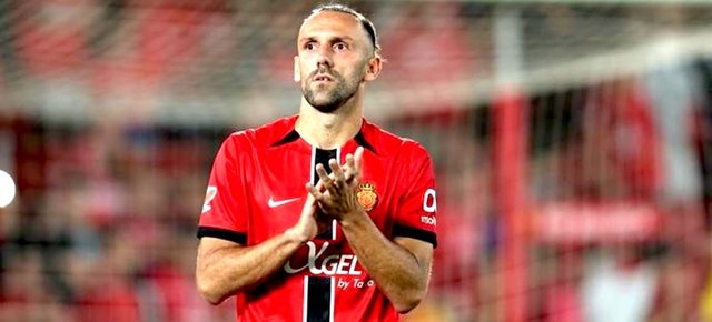 Vedat Muriqi, me nj&euml; k&euml;mb&euml; te Fenerbah&ccedil;e...