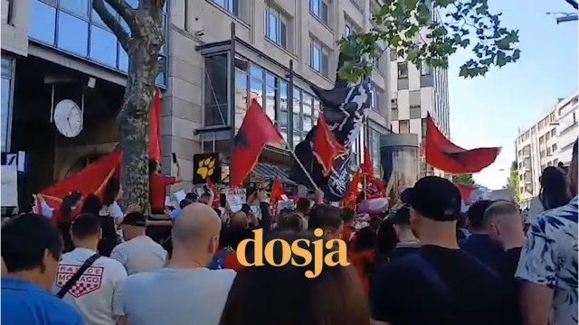 VIDEO/ Shqiptar&euml;t n&euml; Shtutgart ngrihen n&euml; protest&euml;