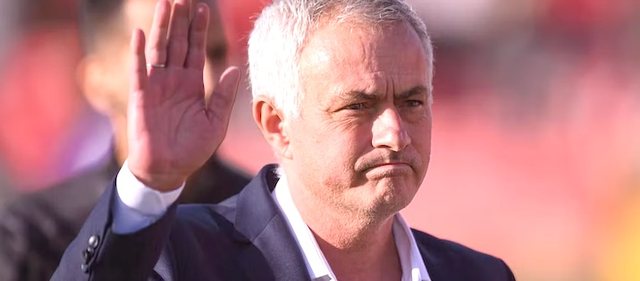 &Ccedil;menduri! Jose Mourinho b&euml;het trajneri m&euml; i shtrenjt&euml;