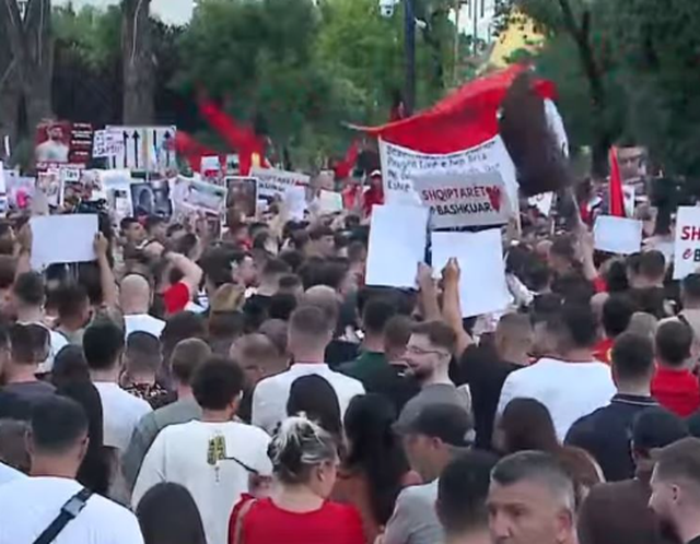 &ldquo;N&euml; Republik&euml;n e Shqip&euml;ris&euml; nuk shiten trojet&rdquo;,