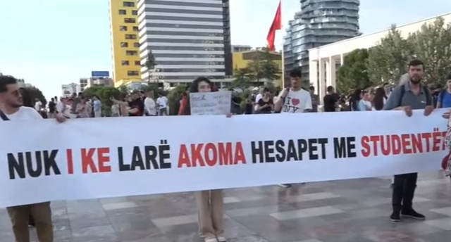 Sot mbahet protesta e 10-të, mijëra qytetarë në shesh