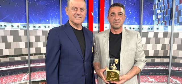 Nevil Dede vler&euml;sohet si &ldquo;Trajneri m&euml; i mir&euml;" i muajit